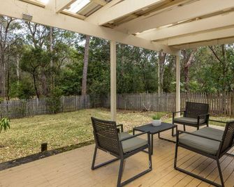 Prez Cote La Plaz - Pet Friendly -1 Min Walk to Beach - 카랄라 베이 - 파티오