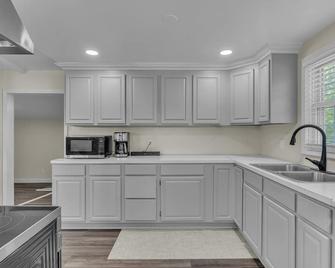Peaceful Pet Friendly Chesapeake Escape 4 Bedroom Home - Prince Frederick - Kuchyň