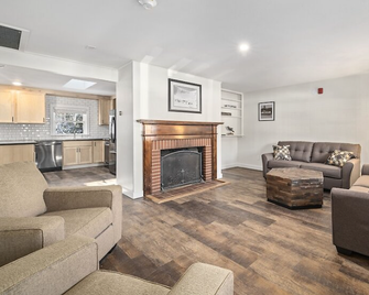 The Inn & More - Bartlett - Wohnzimmer