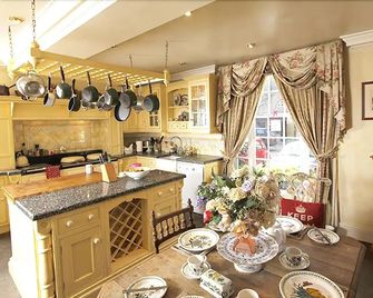Walcot Hall Estate - Burton upon Stather