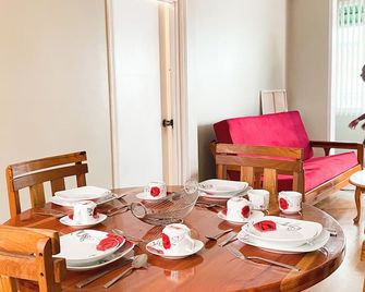 MJS on the Savannah- Spacious 2-bed Directly Across From the Savannah - Port of Spain - Dining room