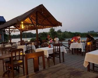 Paradise riverview resort - Ban Dondét - Restaurante
