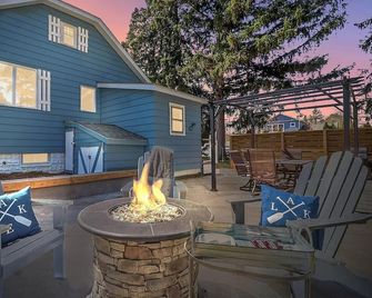 Charming 2-bedroom house in delightful New Buffalo with hot tub - New Buffalo - Innenhof