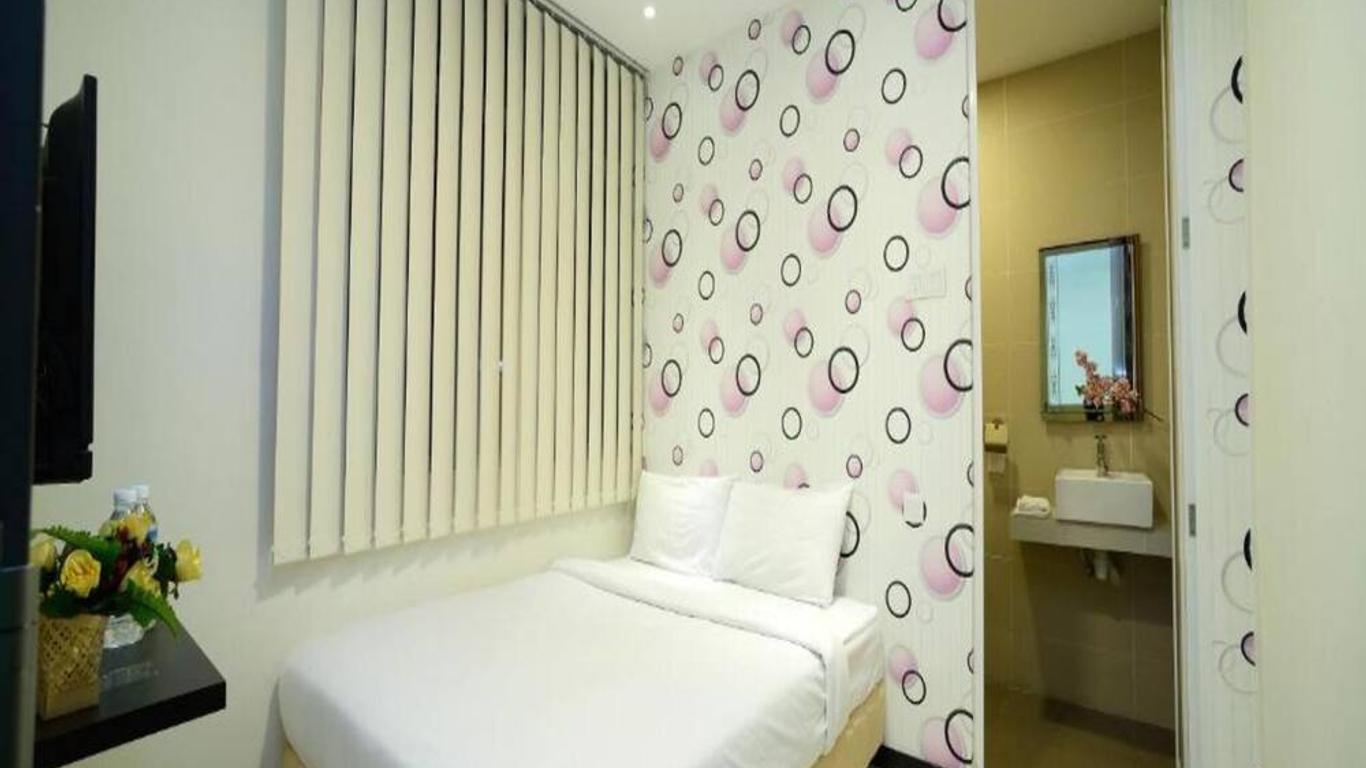 Casa Hotel Near Klia 1