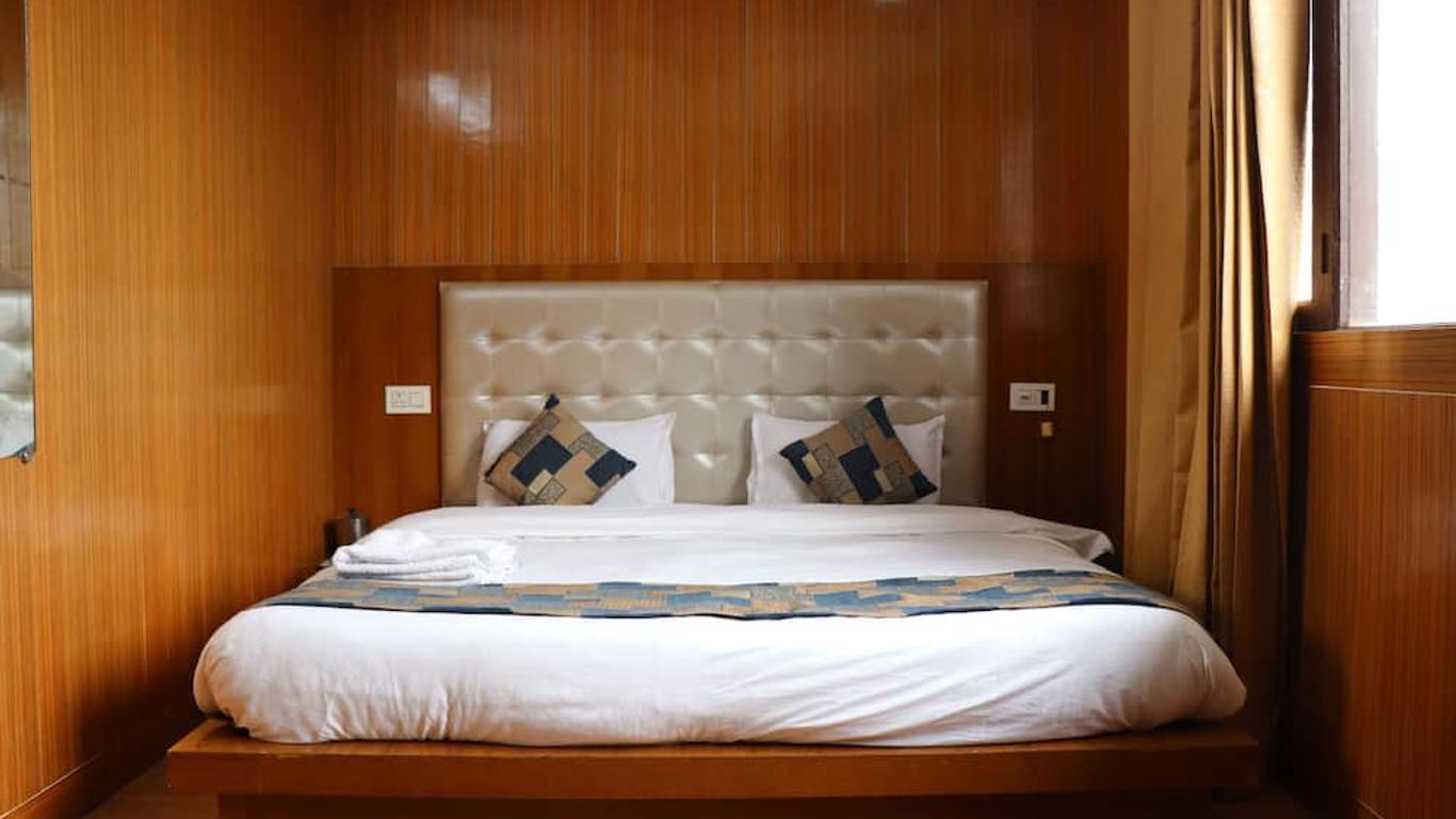 Sleeping Beauty Hotel Moutain view property