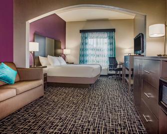 La Quinta Inn & Suites by Wyndham Pontoon Beach - Granite City - Schlafzimmer
