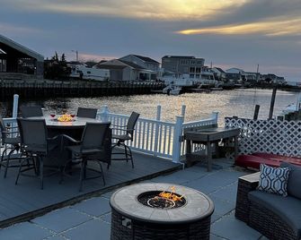 Serene & Spacious Waterfront Home-Mystic Island Nj - Tuckerton - Balcón