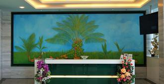 Pine Garden Hotel - Kuching - Front desk