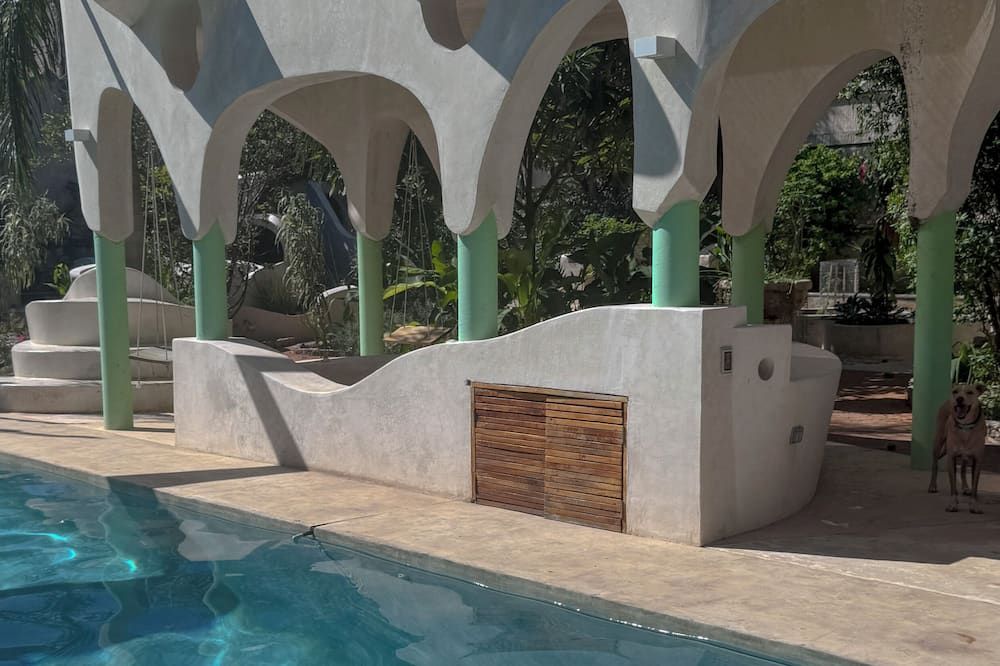 Calle Ouvert - מרידה - בריכה