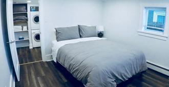 2 Bedroom Ground Level Suite Near 'the Drive' - Vancouver - Camera da letto