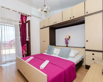 Apartment And Rooms Ivan - Makarska - Habitación