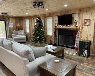 Autumn Ridge Cottages - Lexington - Living room