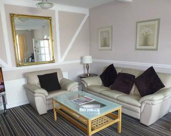 Prince Hotel - Birmingham - Living room