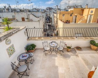 Palazzo Stunis - Dimora di Charme - אוסטוני - מרפסת