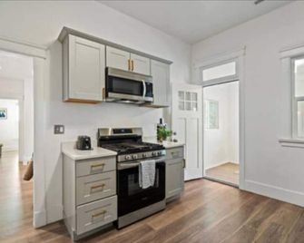 Enchanting Ogden Cottage (N) - Ogden - Kitchen