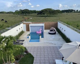 Cheerful 3-bedroom house with pool - Higüey - Piscina