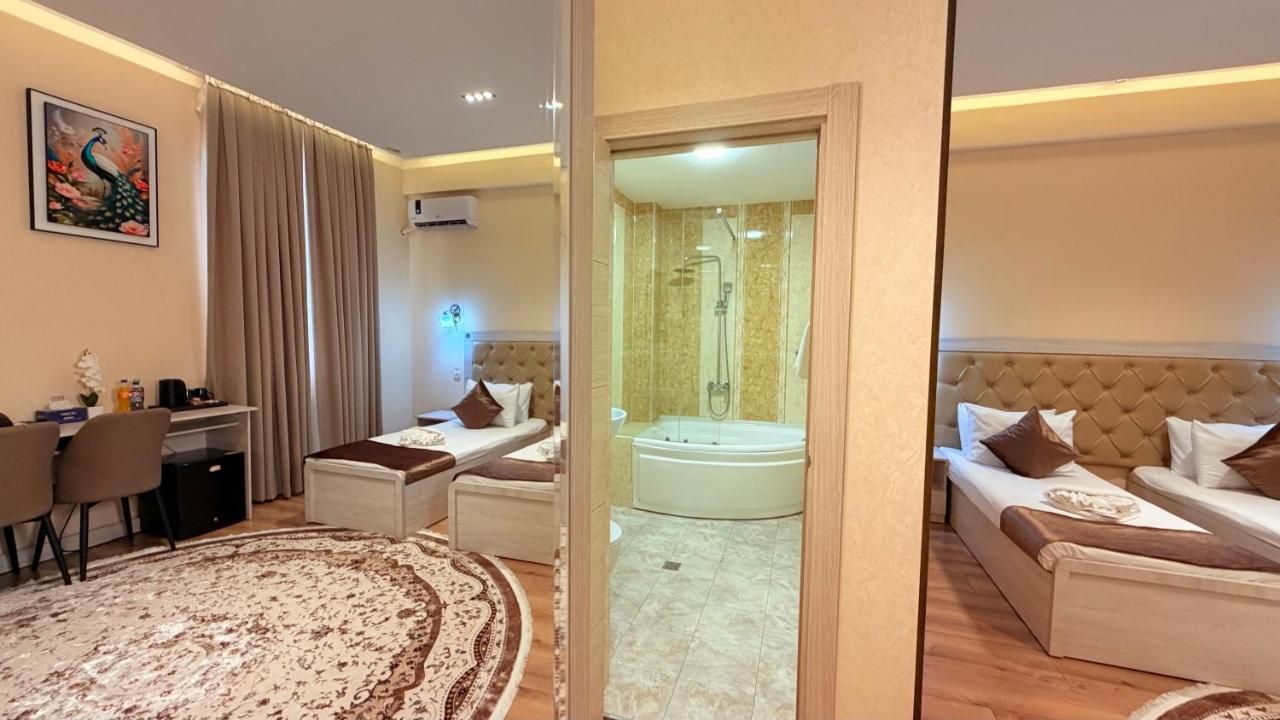 Aks Hotel