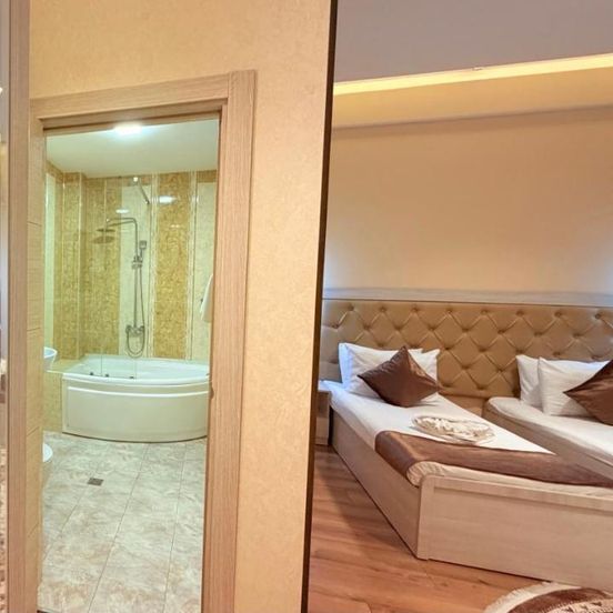 Aks Hotel image 1
