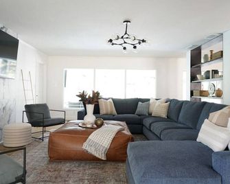 Remodeled 4br Pool Home / Golf View/Near Beaches - Sarasota - Sala de estar