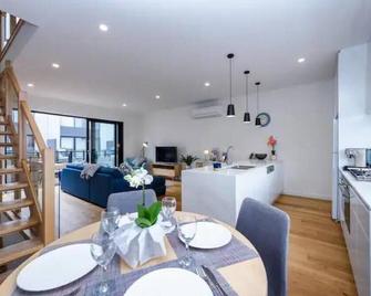 Perfect Port Melbourne Townhouse - Melbourne - Restaurant