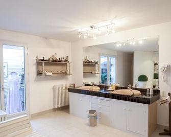Chambres D'hôtes De Charme Au Refuge Du Peintre Prés De St Emilion - Saint-Jean-de-Blaignac - Keuken