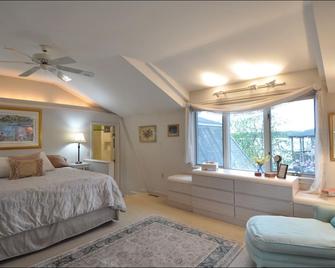 Lovely Waterfront Suite near Portsmouth - Dover - Bedroom