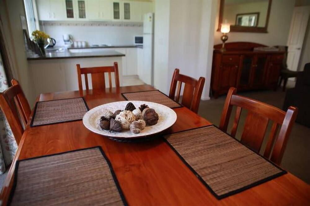 Galoglen Farm Cottage - Dixons Creek - Dining room