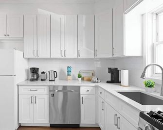 Cozy Home, 23 min from NYC, Home Theater - Lodi - Kitchen