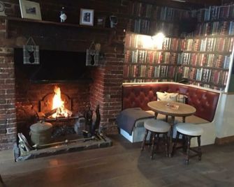 OYO The Bell Hotel - Diss - Лаунж