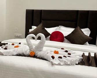 Hotel Rewalsar Heights - Mandi - Bedroom