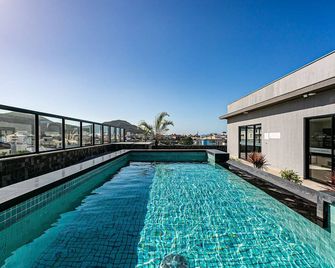 Studio cond. com piscina 700m da praia STI108 - Florianópolis - Pool