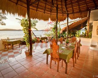 Pierhouse Lodging - Busuanga - Patio