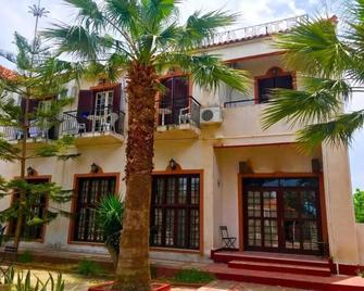 Miranta Hotel - Apartments & Studios - Aegina