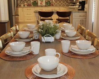 Casa Mexicana, spacious/modern home, designed for cozy family vacation - McDonough - Dining room