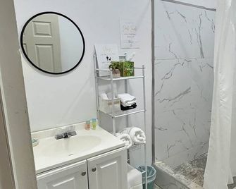 Comfortable 1BR Stay Close to Family - Ladyville