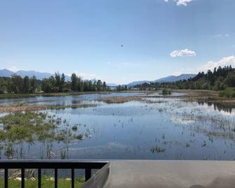 Lake Windermere Pointe - Lake View from Balcony (Licensed) - Invermere - Buiten zicht