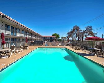 Motel 6-Kingman, Az - Route 66 East - Kingman - Piscina