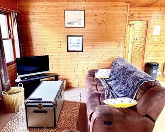 Braemar Lodge Cabins - Ballater - Living room