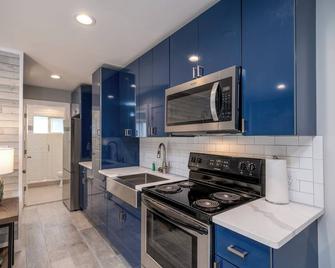 Sunset Villa B6 - Bridgman - Kitchen