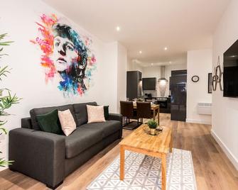 Sgt Peppers Mathew Street Apartments By Happy Days - Liverpool - Living room