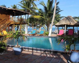 Sundiver Beach Resort - Your Own Private Retreat - Priced for 24 guests! - San Pedro Town - Pool