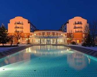 The Monarch Hotel - Neustadt an der Donau - Pool