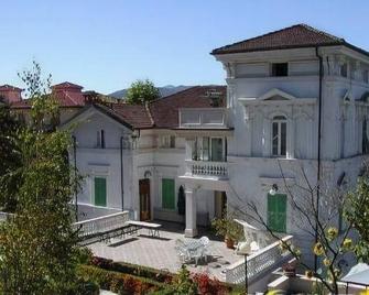 B&B Villa Gavina - Gavi - Gebäude