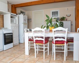 Gite Le Cantal In Auvergne - Neussargues-en-Pinatelle - Comedor