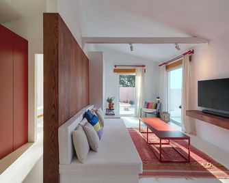 73 Yalikavak, Contemporary version of an old village house - Yalikavak - Wohnzimmer