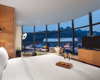 Himalayas Qingdao Hotel - Qingdao