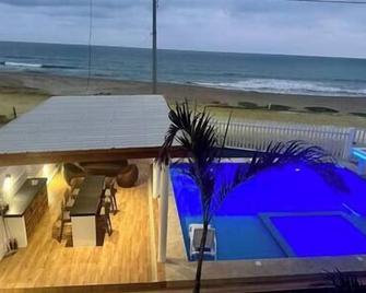 Randi’s Oasis - The Turtle’s Nest Cabana - San Lorenzo - Piscina