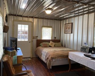 Pretty horse cabin in the woods - Willis - Bedroom