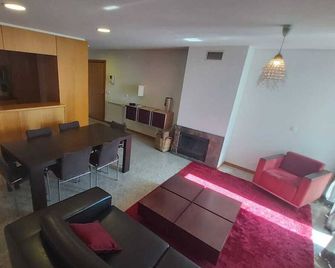 A 5 Minutos da Praia. Apartamento com Piscina - Marinhas - Comedor