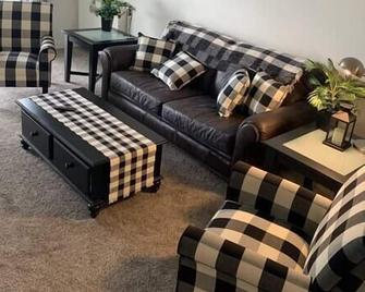 Updated One Bedroom Apartment - De Pere - Living room